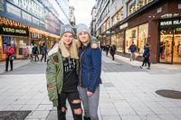 Linn och Ellen driver var sitt fankonto på Instagram som heter @maaactiniiius respektive @macotinus02 där de lägger upp bilder på idolerna.