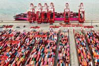 Huggsexan på världsmarknaden om containerfrakter med båt leder till dyrare och försenade varor.