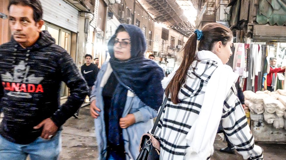 Iranska myndigheter uppges även vilja se över lagen om obligatoriskt bärande av slöja.