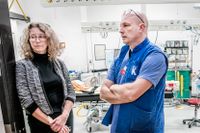 – Akuten på Gamla Karolinska kan antingen vara kvar för gott eller åtminstone tills primärvården byggts ut och lokalerna blivit färdiga på de andra sjukhusen, anser Mikael Nilsson och Yvonne Dellmark.