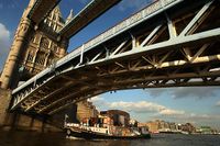 Tower Bridge i London.