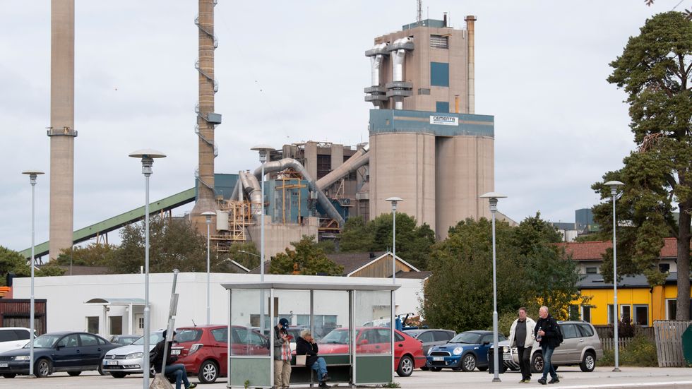 Cementas cementfabrik i Slite på Gotland. Arkivbild