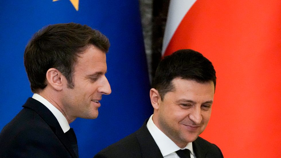 Två presidenter i Kiev. Frankrikes Emmanuel Macron och Ukrainas Volodymyr Zelenskyj.