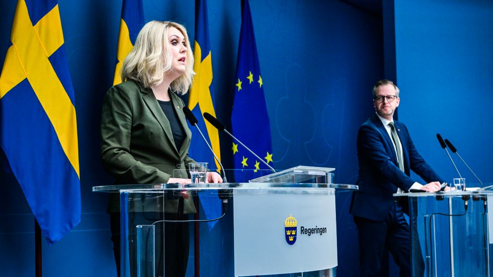 Socialminister Lena Hallengren (S) och finansminister Mikael Damberg (S) håller en pressträff om fortsättningen för regeringens coronaåtgärder när flertalet restriktioner tas bort.