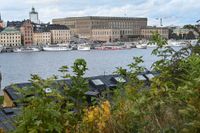 En man greps efter att ha flugit drönare utrustad med kamera över bland annat slottet i centrala Stockholm. Arkivbild.