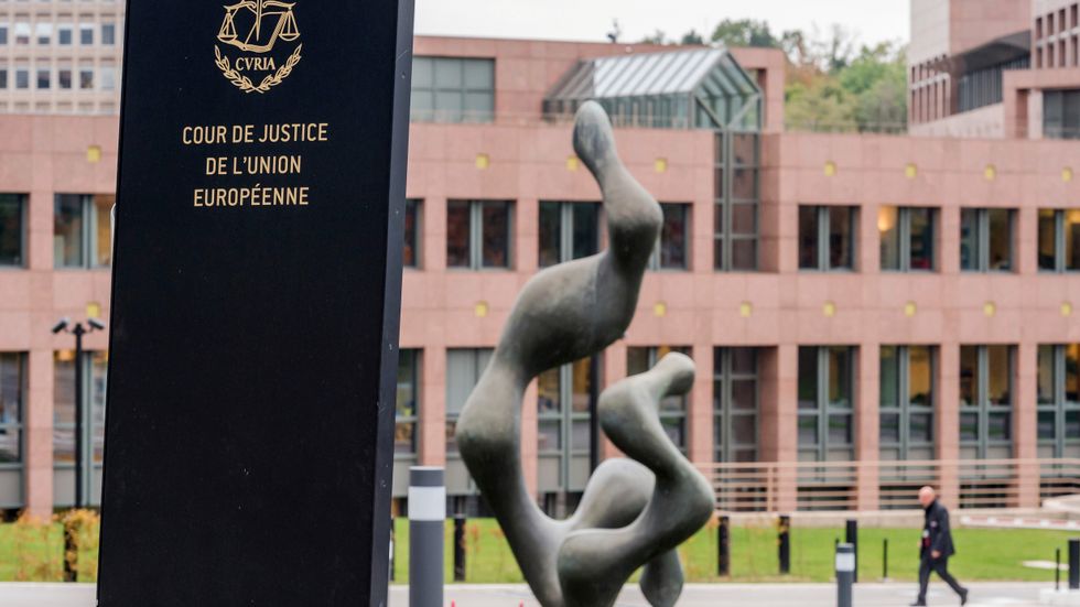 En ogiltighetstalan innebär att EU-domstolen ska pröva om EU har gått utanför sin befogenhet, skriver artikelförfattarna. 