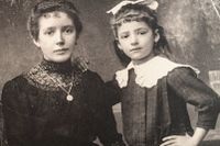Milena Bergquists mormor Mimi (till höger) med mamma Anna i Wien. 