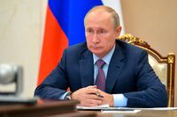 Rysslands president Vladimir Putin föreslår en ettårig förlängning av nedstrustningsavtalet Nya Start.