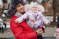  ”Vi vill ha det som i Sverige”, säger ryske Pavel Gerasimov. Han anser att fler pappor borde ta ut föräldraledighet i hemlandet.