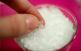Allt fler strör flingsalt över maten - och bara ett av tio skolkök använder jodberikat salt i matlagningen. Nu varnar fem forskare för att jodbrist kan återvända som ett folkhälsoproblem i Sverige.