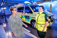 Sjukvårdslandstingrådet Marie Ljungberg Schött (M) och ambulanssjuksköterskan Karin Brolin. 
