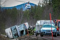  Räddningstjänst polis och ambulans på platsen där tre personer dog i en allvarlig bussolycka på E45 mellan Sveg och Fågelsjö i Härjedalen på söndagsmorgonen.