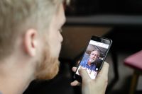 Med Faceapp kan användarna genom AI-teknik simulera hur de kan komma att se ut på äldre dar.