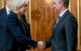Och tack för allt stöd! Marine Le Pen i Moskva hos dumans ordförande Vjateslav Volodin, en av Putins närmaste män. 