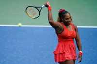 Serena Williams vann överlägset sin första match i US Open.