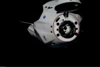 Bild från Space-X  twitterkonto när man dockar till rymdstationen.