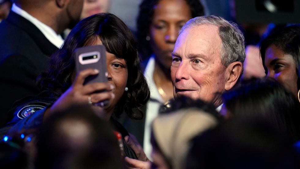 Bloombergs boom? Miljardären Mike Bloomberg kliver in i kampen om vem som ska bli Demokraternas kandidat.