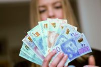 Bara en tredjedel av de som får finansiell rådgivning i Sverige är nöjda med de råd som de får, visar en ny rapport. 