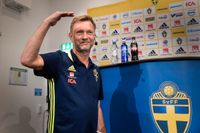 Damlandslagets nye förbundskapten Peter Gerhardsson presenterade på måndagen sin första landslagstrupp till VM-kvalmatchen mot Kroatien den 19 september.