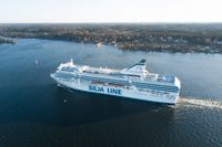 Fartyget Silja Symphony är fast i Värtahamnen med 2 000 passagerare ombord till följd av tekniskt fel. Arkivbild.