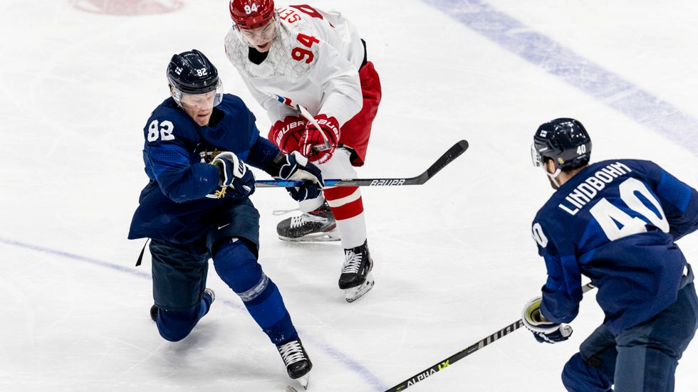 Finland mötte senast det ryska laget i OS-finalen, där Finland vann. Nu vill det finländska ishockeyförbundet vill porta Ryssland från VM i Helsingfors och Tammerfors.
