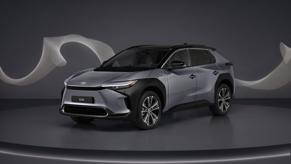Namnet låter märkligt men bZ4x är starten på Toyotas stora elbilssatsning.