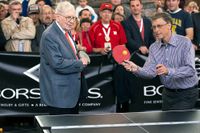 Warren Buffett och Bill Gates spelar pingis i Omaha.