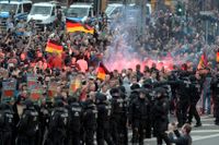 Demonstranter i Chemnitz.