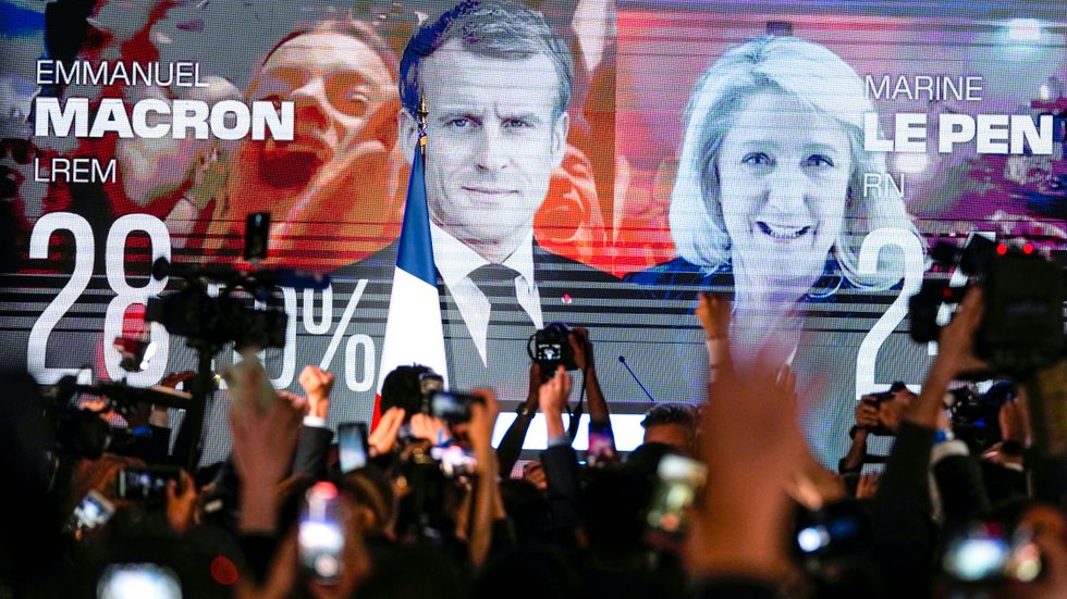 Macron och Le Pen i slutstrid.