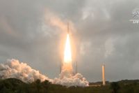 Det nya rymdteleskopet skjuts upp med hjälp av raketen Ariane 5 under juldagen.