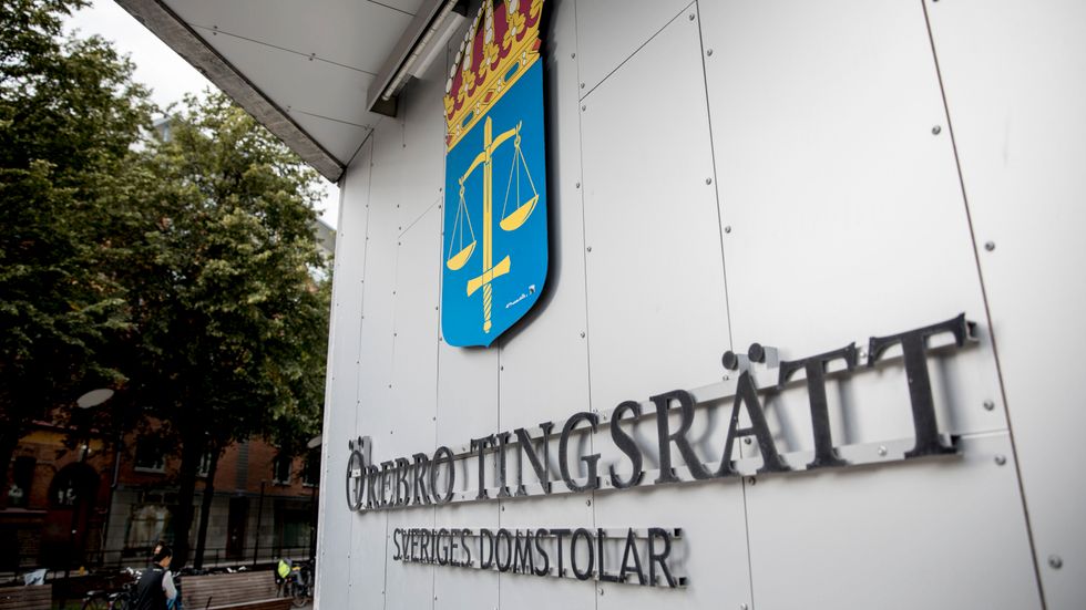 En 19-årig man döms till tio års fängelse av Örebro tingsrätt för bland annat mord och mordbrand. Arkivbild.