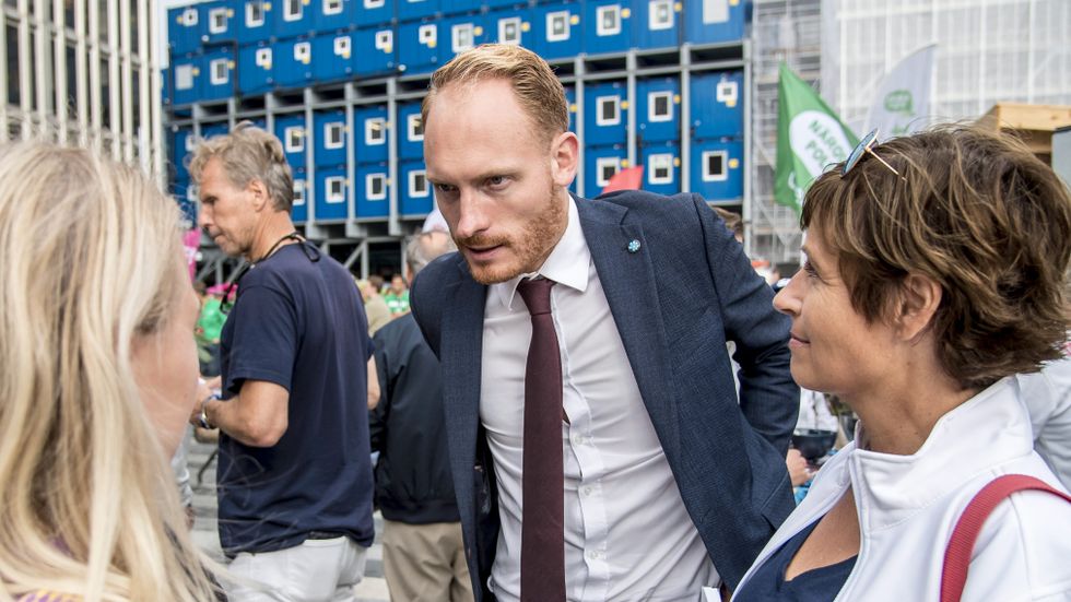 SD:s kulturpolitiske talesperson Aron Emilsson möter väljare inför valet 2018. 