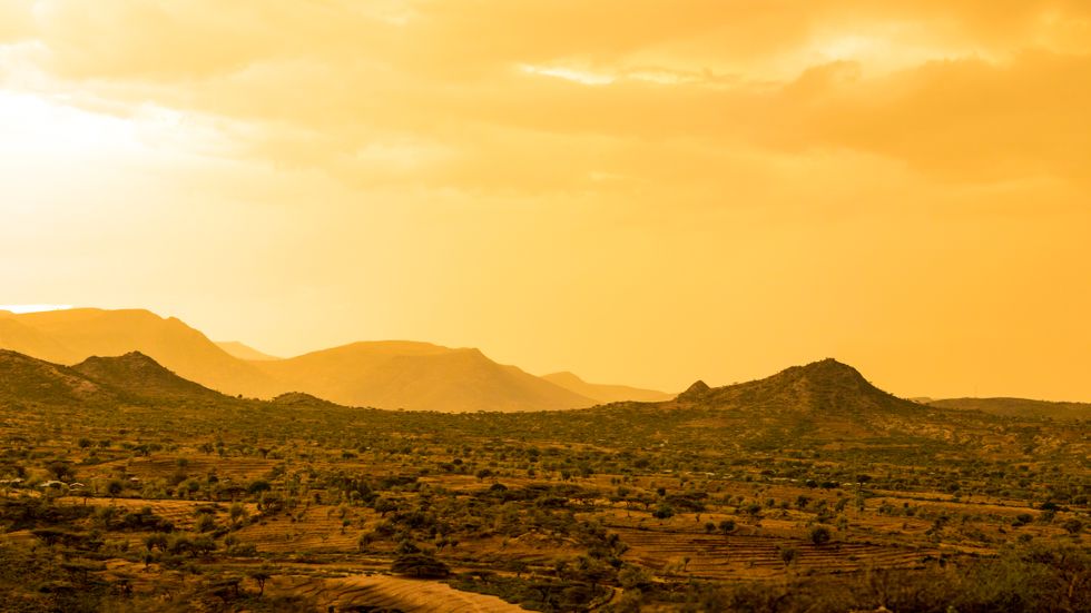 Berg i öknen när gränsen mellan Somalia, Etiopien och Djibouti.