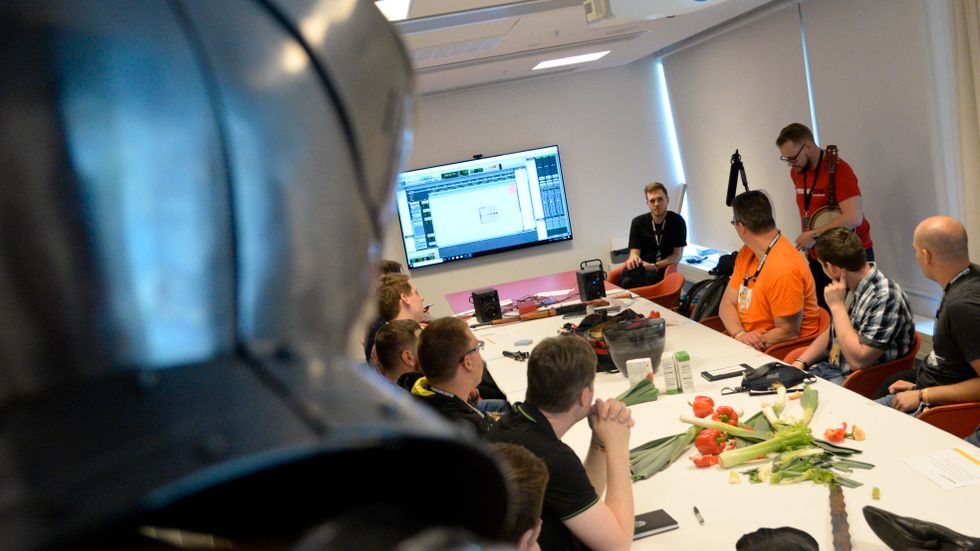 Paradox mässa PDXCON ordnas i Stockholm i helgen. Fler än 1 000 spelare och omkring 100 internationella journalister väntas besöka evenemanget. Omkring 50 personer har köpt exklusiva biljetter för tusentals kronor, för att bland annat få gå på workshops och se hur spelens ljud blir till.