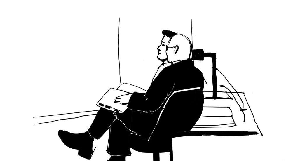 Illustration av målsägarbiträdet Magnus Strömberg och 19-åringen i rättssalen på tisdagen.