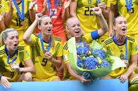 Caroline Seger, tvåa från höger, är inte klar med landslaget trots 200 landskamper och ett nyvunnet VM-brons.