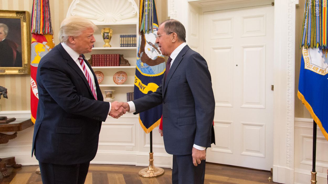 President Trump välkomnar Rysslands utrikesminister Sergei Lavrov till Vita huset i maj 2017.
