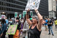En demonstration i Chicago på lördagen mot Högsta domstolens beslut i USA att undanröja rätten till abort. I helgen har demonstrationer hållits på flera håll i landet. 