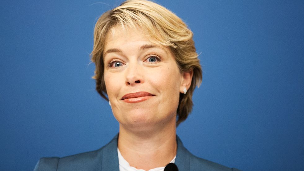 Socialminister Annika Strandhäll (S) har inget emot höjd skatt. Men skattechocken är inte oundviklig.