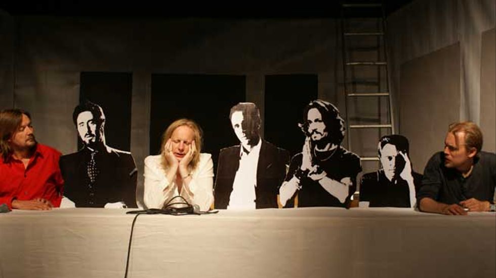Judas (Jonas Nerbe), Jesus (Andreas Boonstra) och Petrus (Oskar Thunberg) i Moment:teaters Judas.