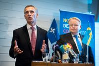 Jens Stoltenberg höll presskonferens med bland andra försvarsminister Peter Hultqvist.