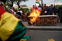 Demonstranter firar efter beskedet om Evo Morales avgång. Arkivbild.