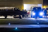 En svensk biståndsarbetare anlände med specialflyg till Sturup natten till måndagen.