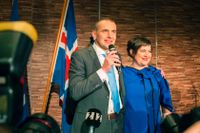 Islands nye president Guðni Jóhannesson tillsammans med sin fru Eliza Reid efter att valresultatet var klart.