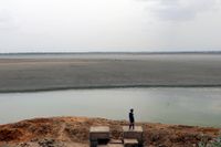 Vattenreservoaren Puzhal i utkanten av Chennai (Madras) i sydöstra Indien har minskat drastiskt i volym.
