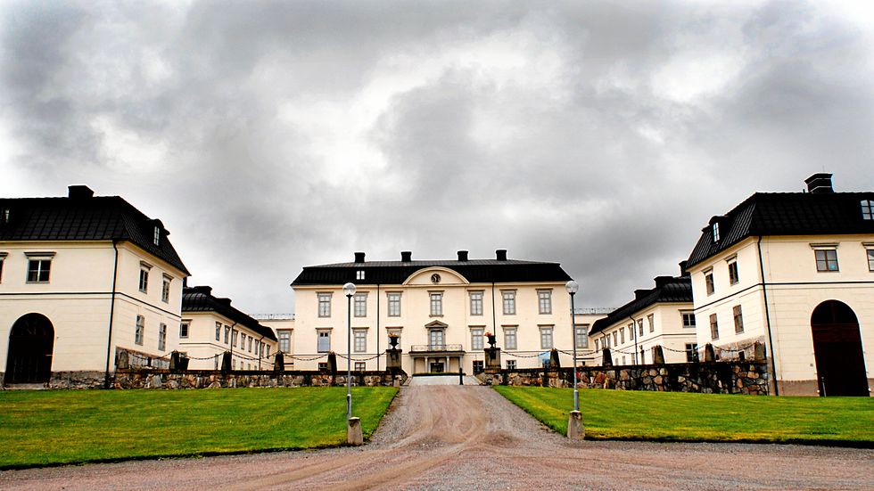Rosersbergs slott. Här ordnade den mutmisstänkte myndighetschefen lägenheter åt sina släktingar.
