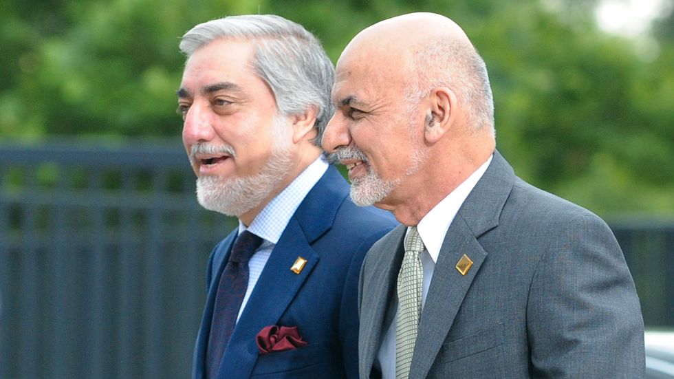 Afghanistans chefsminister Abdullah Abdullah (till vänster) och president Ashraf Ghani. Arkivbild.