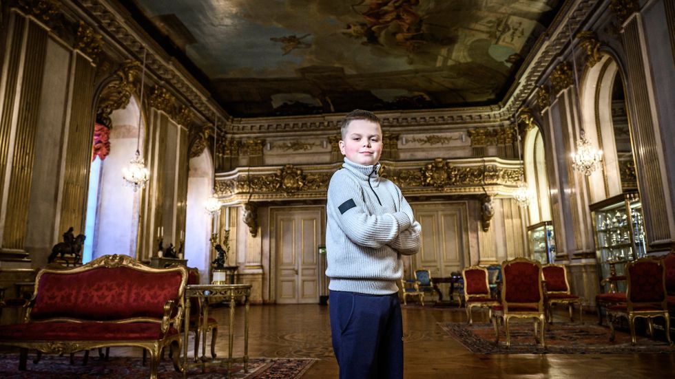  Kalman är 13 år, extremt historieintresserad och älskar 1700-talet. Han fick en privat visning på Kungliga slottet i Stockholm. Här är han på besök i Vita havet.