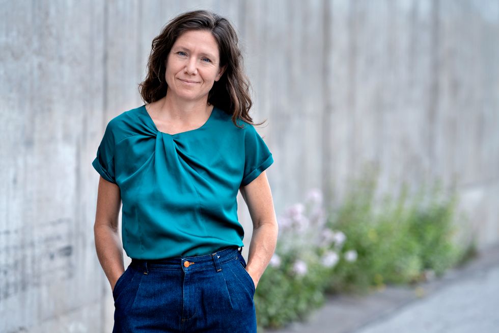 Emma Leijnse är journalist på Sydsvenskan och har tidigare skrivit böckerna ”Godkänt?” och ”Fördel kvinna”.