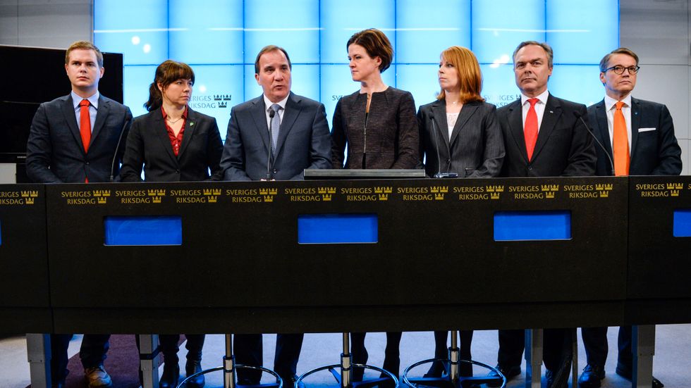 Decemberöverenskommelsen tillkännagavs av representanter för sex ­partier på en presskonferens den 27 december 2014.